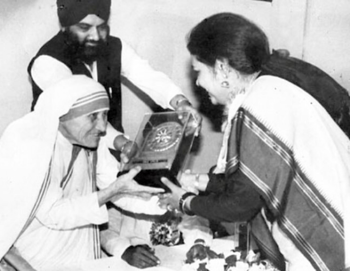 Usha Uthup with Mother Teresa