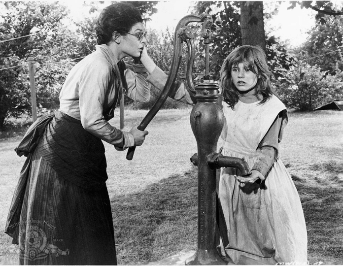 Anne and Helen Keller - The Water Scene